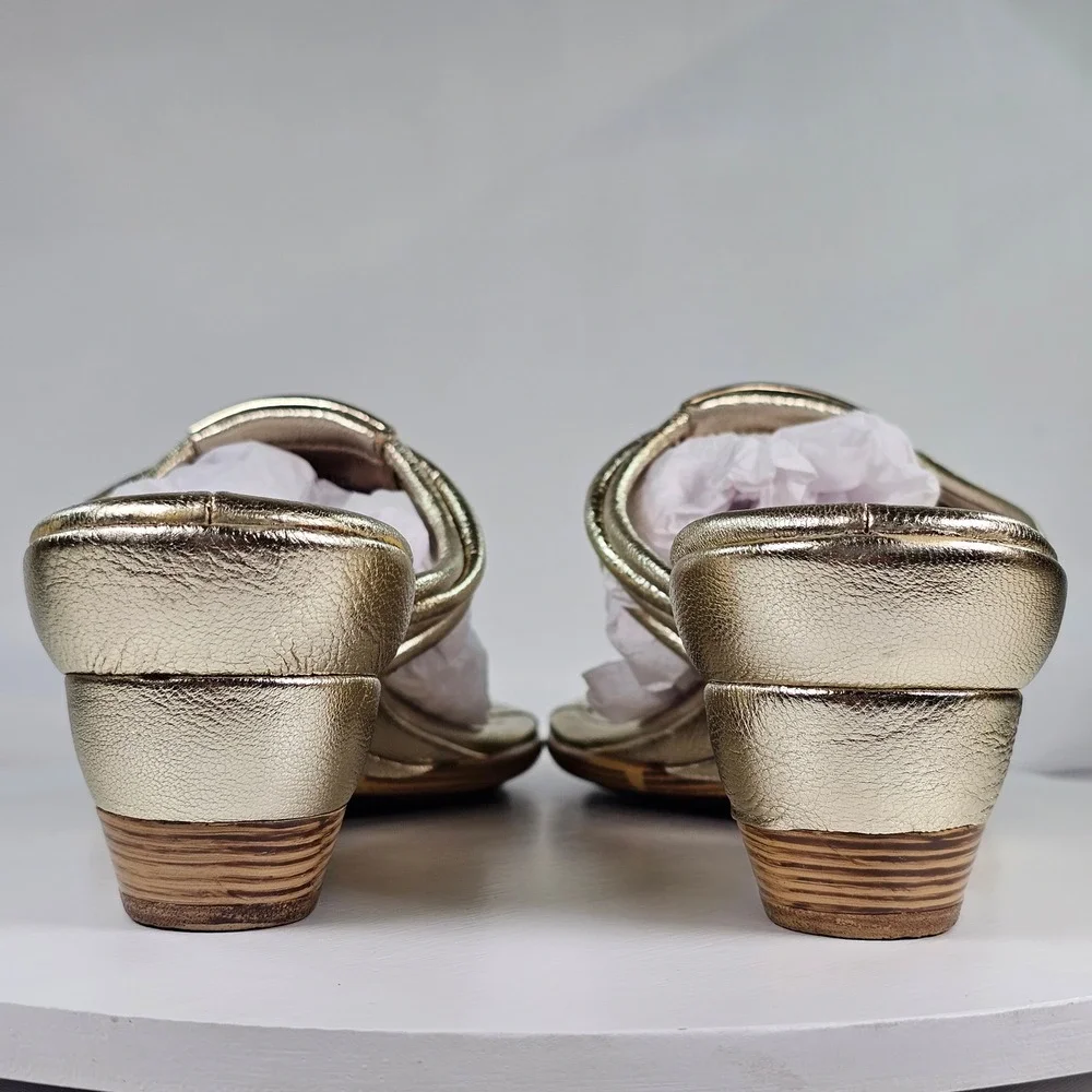 Sofft‎ Gold Metallic Leather Wedge Thong Sandals Womens 7.5 M 1259095 Strappy